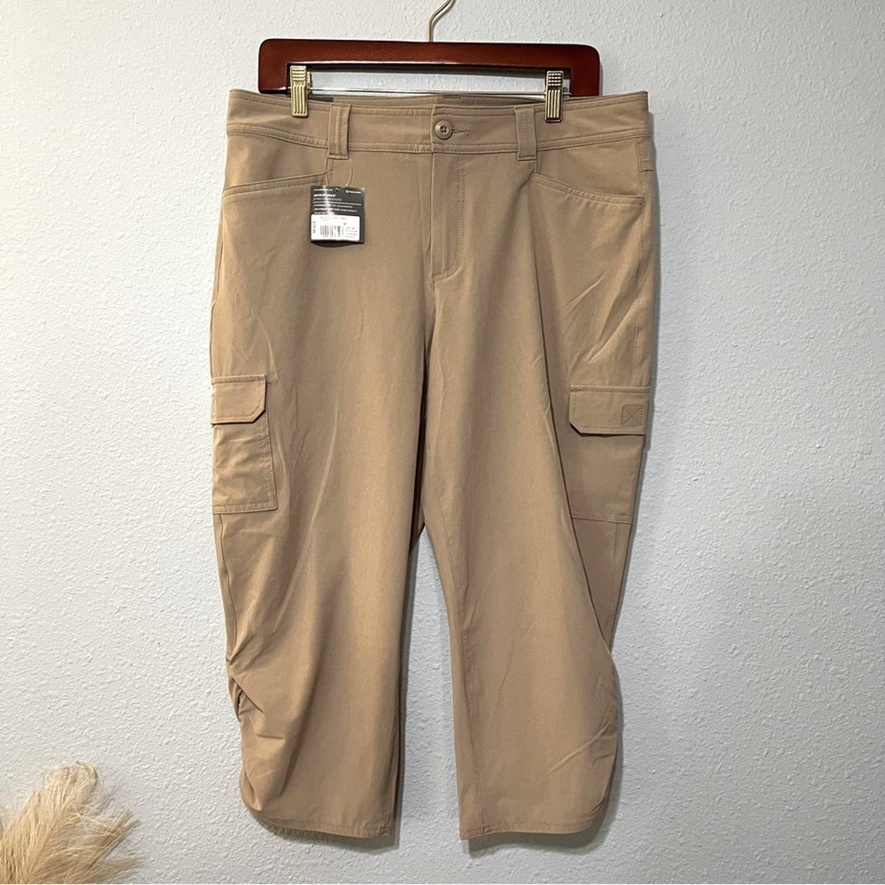 Eddie Bauer NWT Adventurer II Cargo Rushed Capri Hiking Pant in Light Khaki